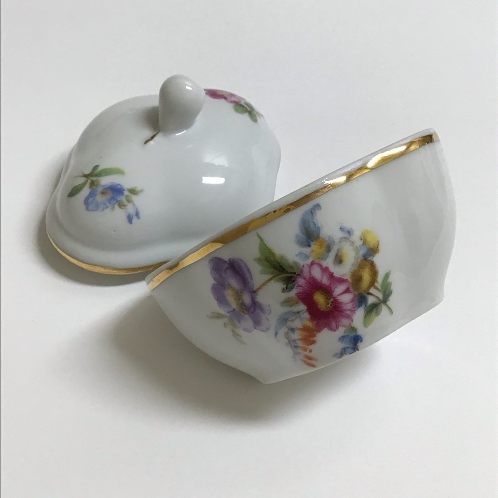 Richard Ginori Italy Porcelain Oval Trinket Box w/Lid White Pear Finial Vintage